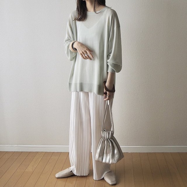 キャミソールの最旬着こなしコーディネート 春夏秋冬一年を通して 黒と白の人気色から キャミソールワンピを用いた重ね着コーディネート まで一挙にご紹介 Unisize ユニサイズ